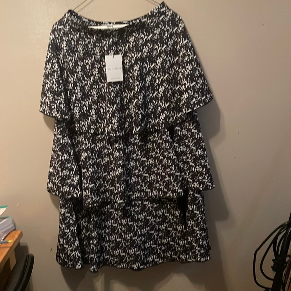 Pretty lavish size 4 long skirt